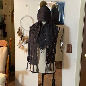 🌺🌸Crocheted with love v scarve and hat